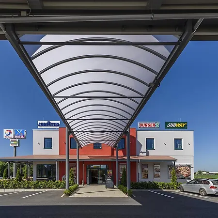 فندق Hotel Cloppenburg